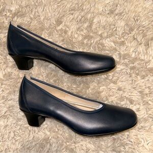 SAS Milano Navy Leather Pump Sz 10W
